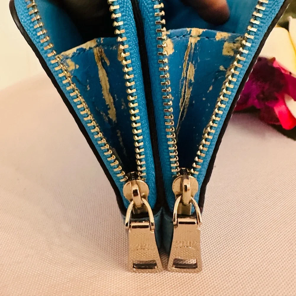 COACH ~ Small Vibrant Blue Pebbled Leather Wallet w/Silver Hardware - Picture 9 of 10